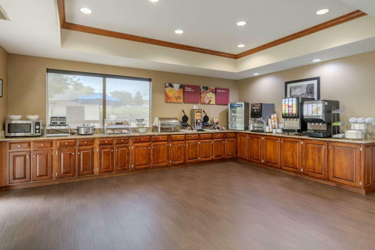 Comfort Suites Johnson City Near University Bagian luar foto